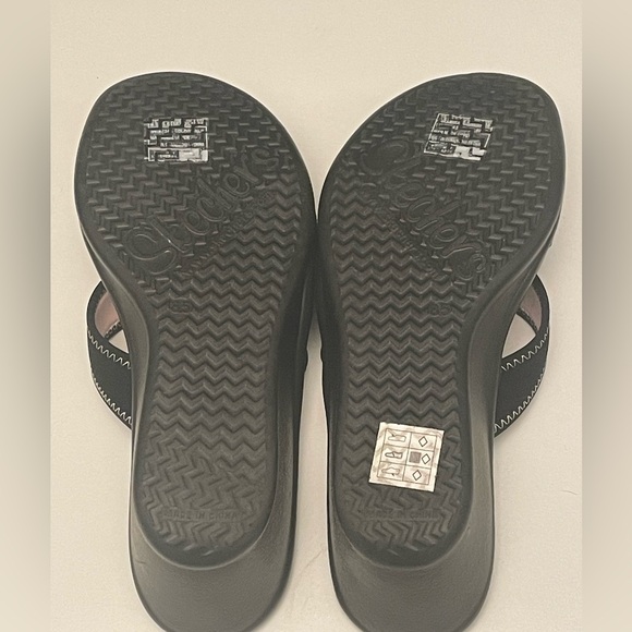 SKECHERS CALI RAMBLERS GO TO GAL WEDGE SANDAL, BLACK & WHITE WOMENS SIZE 8.5 - Picture 3 of 8